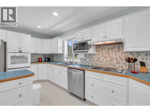 202 Range Road, Kaleden, BC - Indoor Photo Showing Kitchen With Double Sink