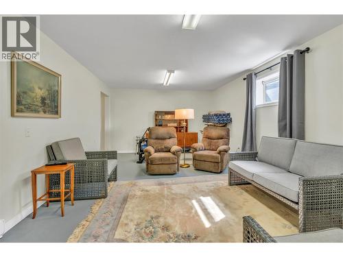 202 Range Road, Kaleden, BC - Indoor Photo Showing Living Room