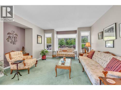 202 Range Road, Kaleden, BC - Indoor Photo Showing Living Room