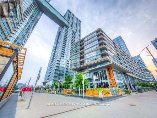 1033 - 15 ICEBOAT TERRACE  Toronto, ON M5V 4A5