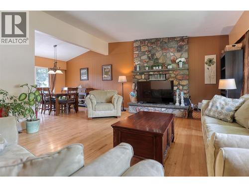 729 Lynnwood Crescent  Castlegar, BC V1N 1E4