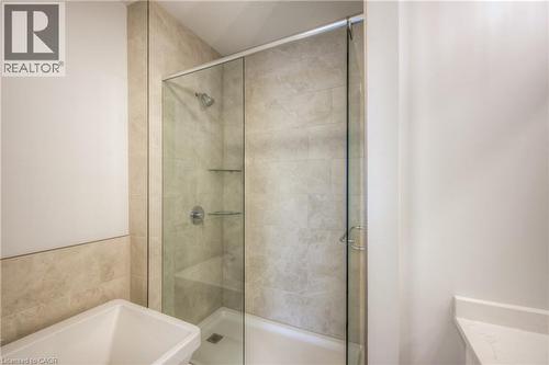 264 Blair Road Unit# 1, Cambridge, ON - Indoor Photo Showing Bathroom