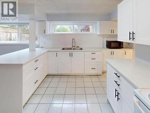3361 Joyce Ave, Powell River, BC - Indoor Photo Showing Kitchen With Double Sink
