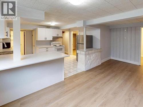 3361 Joyce Ave, Powell River, BC - Indoor Photo Showing Kitchen