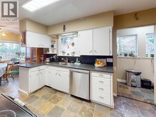 3361 Joyce Ave, Powell River, BC - Indoor Photo Showing Kitchen With Double Sink