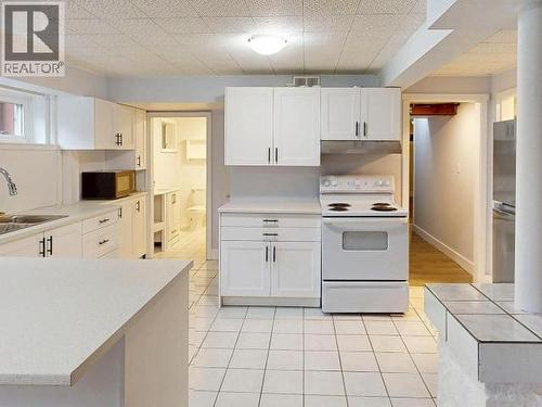 3361 Joyce Ave, Powell River, BC - Indoor Photo Showing Kitchen