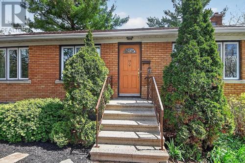 13 CROWNHILL STREET  Ottawa, ON K1J 7K1