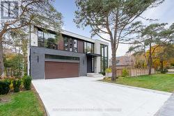 112 ELTON PARK ROAD Oakville, ON L6J 4C1