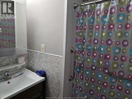 3595 Queen, Windsor, ON - Indoor Photo Showing Bathroom
