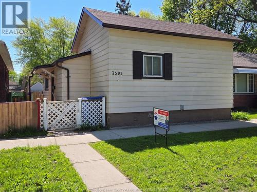 3595 Queen, Windsor, ON - Outdoor With Exterior