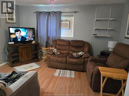 3595 Queen, Windsor, ON - Indoor Photo Showing Living Room