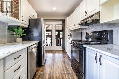 411 Pompano Court, Oshawa (Samac), ON - Indoor Photo Showing Kitchen