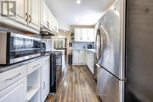 411 Pompano Court, Oshawa (Samac), ON - Indoor Photo Showing Kitchen