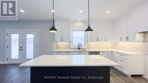 465 Warren Street, Goderich (Goderich (Town)), ON - Indoor Photo Showing Kitchen With Upgraded Kitchen