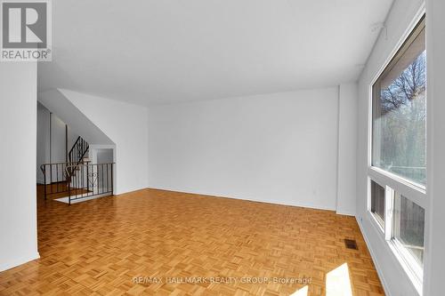 338 Stone Quarry Private, Ottawa, ON - Indoor Photo Showing Other Room