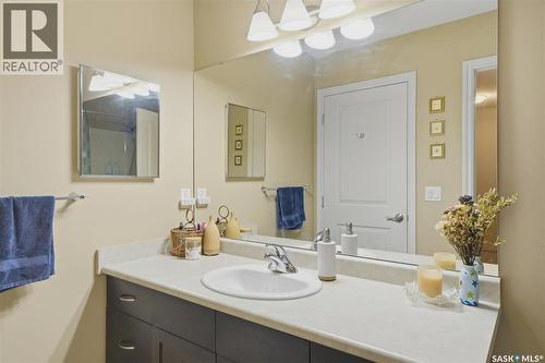 105 Lynd Crescent, Saskatoon, SK - Indoor Photo Showing Bathroom