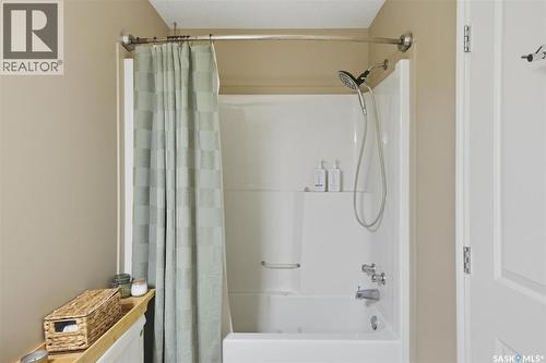 105 Lynd Crescent, Saskatoon, SK - Indoor Photo Showing Bathroom