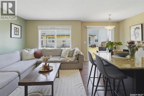105 Lynd Crescent, Saskatoon, SK - Indoor Photo Showing Living Room