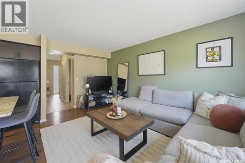 105 Lynd Crescent, Saskatoon, SK - Indoor Photo Showing Living Room