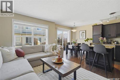 105 Lynd Crescent, Saskatoon, SK - Indoor Photo Showing Living Room