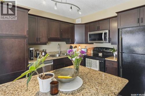 105 Lynd Crescent, Saskatoon, SK - Indoor Photo Showing Kitchen With Double Sink