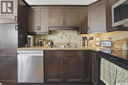 105 Lynd Crescent, Saskatoon, SK - Indoor Photo Showing Kitchen With Double Sink