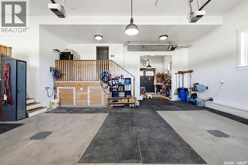 6105 Little Pine Loop, Regina, SK - Indoor Photo Showing Garage