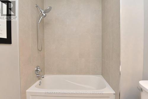 49 Riveroaks Drive, Hamilton, ON - Indoor Photo Showing Bathroom