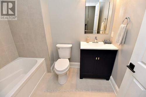 49 Riveroaks Drive, Hamilton, ON - Indoor Photo Showing Bathroom