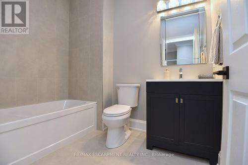 49 Riveroaks Drive, Hamilton, ON - Indoor Photo Showing Bathroom