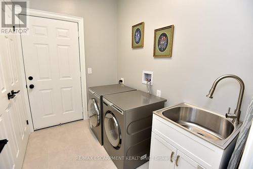 49 Riveroaks Drive, Hamilton, ON - Indoor Photo Showing Laundry Room