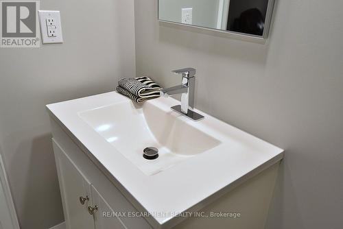 49 Riveroaks Drive, Hamilton, ON - Indoor Photo Showing Bathroom