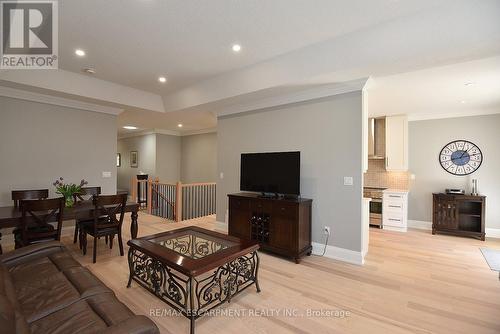 49 Riveroaks Drive, Hamilton, ON - Indoor Photo Showing Living Room