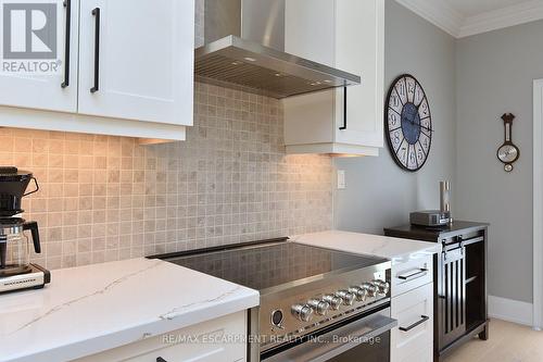 49 Riveroaks Drive, Hamilton, ON - Indoor Photo Showing Kitchen