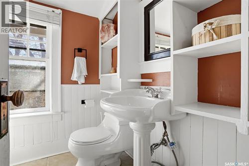 2273 Cameron Street, Regina, SK - Indoor Photo Showing Bathroom