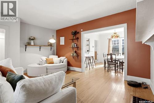 2273 Cameron Street, Regina, SK - Indoor Photo Showing Living Room
