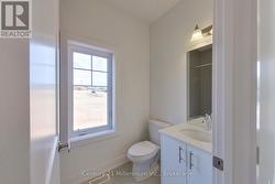Second Bathoom/Main Batroom - 
