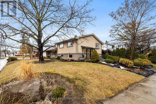 1045 Bloor Street, Mississauga, ON - Outdoor