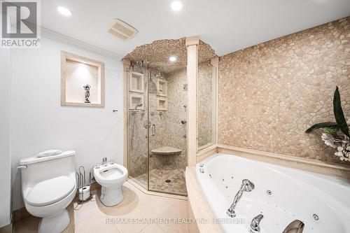 1045 Bloor Street, Mississauga, ON - Indoor Photo Showing Bathroom