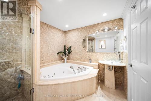 1045 Bloor Street, Mississauga, ON - Indoor Photo Showing Bathroom