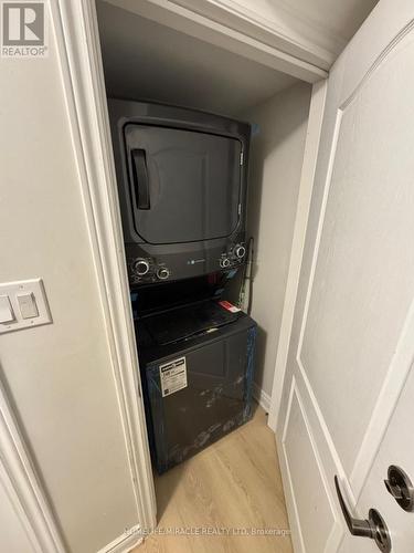40 Eberly Woods Drive, Caledon, ON - Indoor Photo Showing Laundry Room