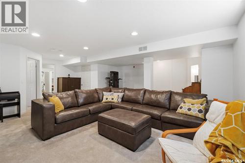 311 Guenter Crescent, Saskatoon, SK - Indoor Photo Showing Living Room