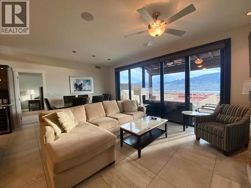 2000 Valleyview Drive Unit# 21, Osoyoos, BC - Indoor Photo Showing Living Room