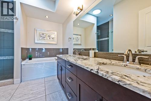 2000 Valleyview Drive Unit# 21, Osoyoos, BC - Indoor Photo Showing Bathroom