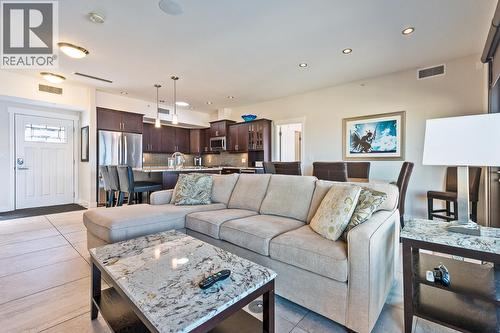 2000 Valleyview Drive Unit# 21, Osoyoos, BC - Indoor Photo Showing Living Room