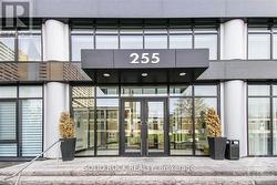 213 - 255 BAY STREET  Ottawa, ON K1R 5Z4