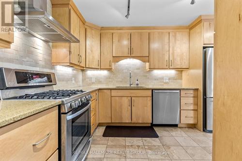 Functional kitchen with ample cabinetry - 988 Lucille Way, Ottawa, ON - Indoor Photo Showing Kitchen