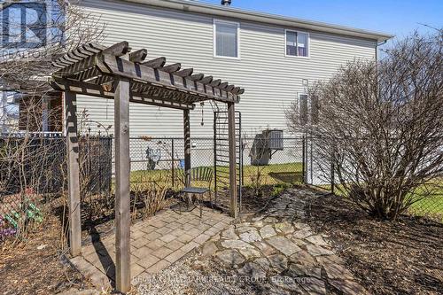 Private backyard with gazebo - 988 Lucille Way, Ottawa, ON - Outdoor