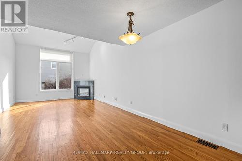 Spacious living room with fireplace - 988 Lucille Way, Ottawa, ON - Indoor With Fireplace