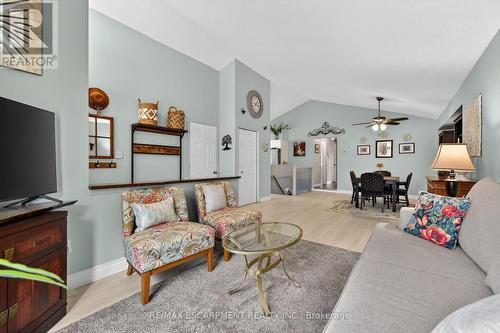 23 Juliebeth Drive, Hamilton, ON - Indoor Photo Showing Living Room